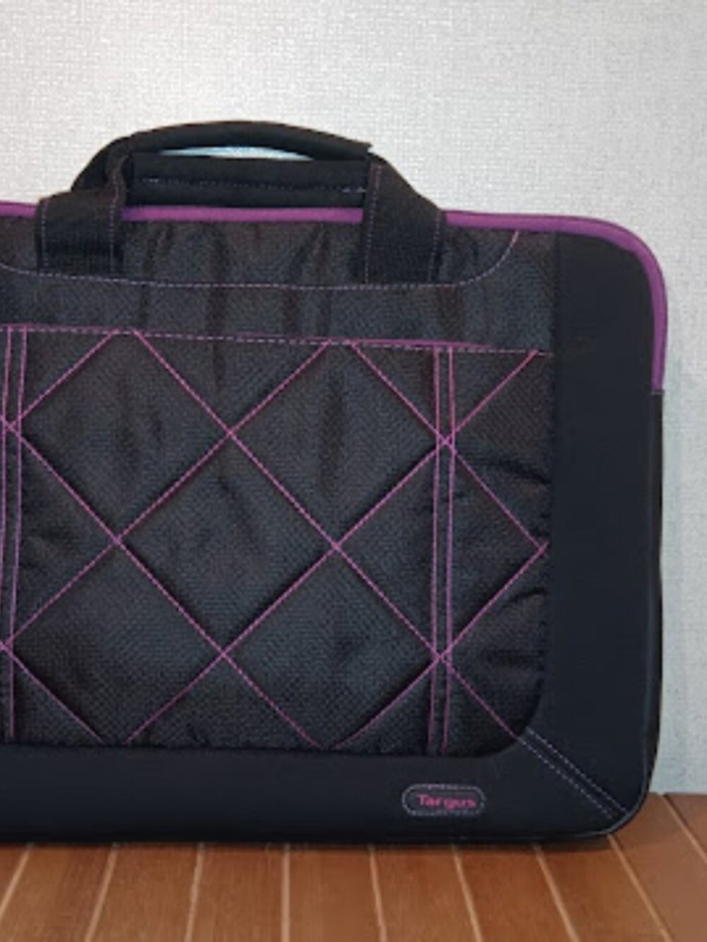 Targus 16-inch Pulse Laptop Case Sleeve Slipcase Black Purple With Handles